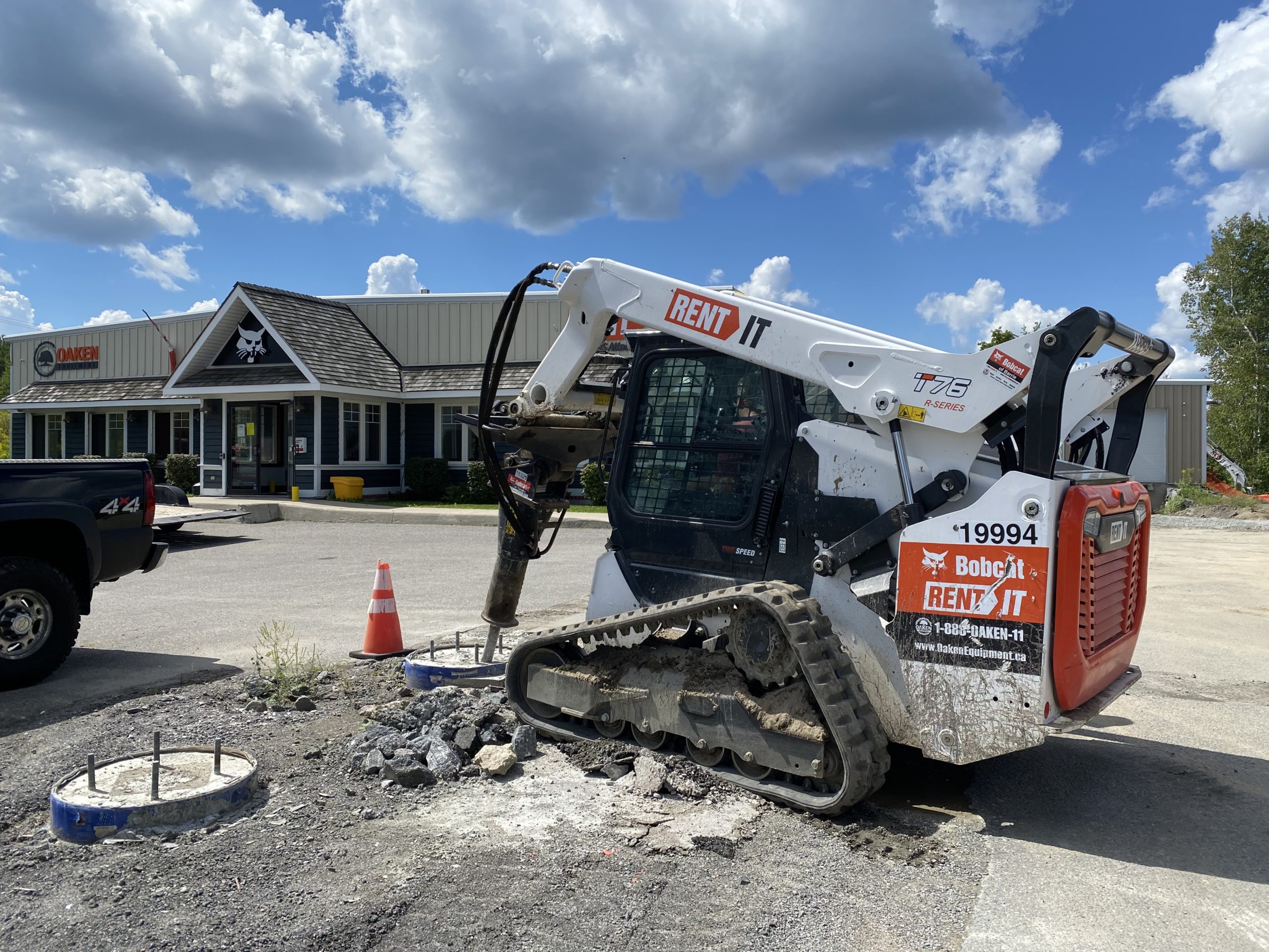 4 Advantages of Renting Heavy Equipment